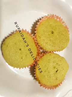 A picture of Vanilla cupcakes.