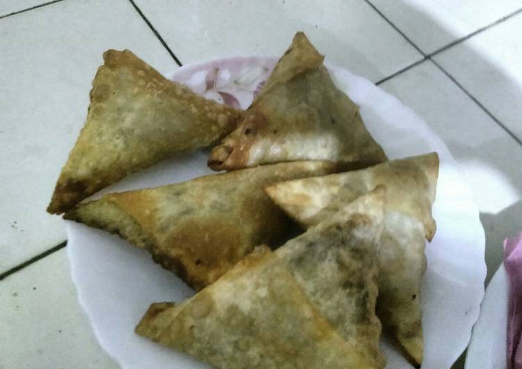 Simple Way to Make Ultimate Qeemay ke samosay