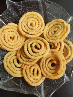 முள்ளு முறுக்கு (Mullu murukku recipe in tamil) செய்முறை முக்கிய புகைப்படம்