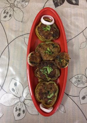 A picture of Stuffed capsicum rings.