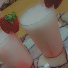 A picture of Strawberry Shake.