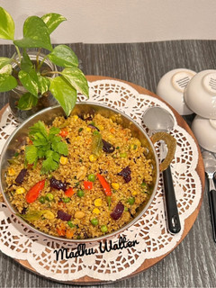 हेल्दी किनवा उपमा — सुबह के नाश्ते के लिए (Healthy Quinoa Upma - For Breakfast) रेसिपी मुख्य फोटो