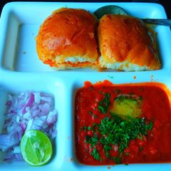 A picture of Indias famous street food Pav bhaji.