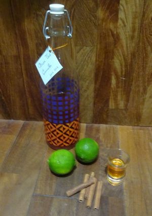 Une photo de Rhum arrangé Citron-Vert & Cannelle