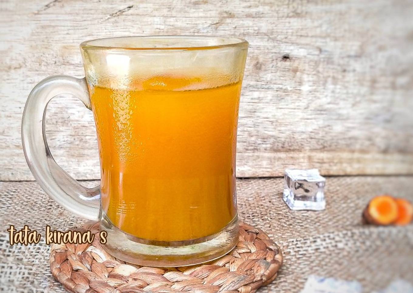 Jamu Kunyit Asam (es kunir asem)