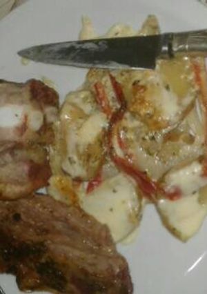 Una foto de Asado y vacío al horno con milhojas de papas y crema!!!