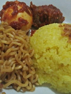 Foto resep Nasi kuning rice cooker