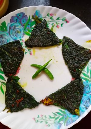 কুমড়ো পাতার পাতুরি(kumro patar paturi recipe in Bengali) রেসিপির প্রধান ছবি