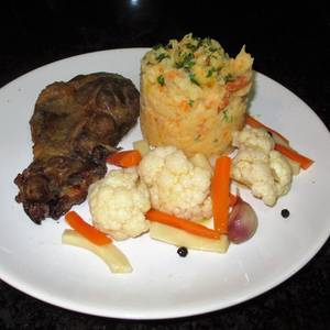 Carne de cerdo en el horno con puré de zanahoria y patata