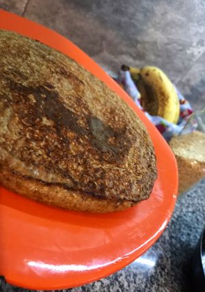 Una foto de Tortilla de avena y banana 🍌