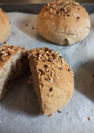 Une photo de Petit pain service semi-complet et céréales