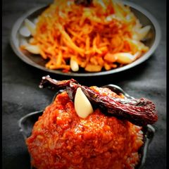 A picture of Schezwan Chutney.