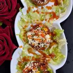 A picture of Aloo tikki pizza.