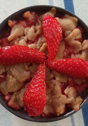 Une photo de Crumble de fraises aux épices