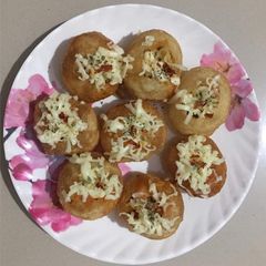 A picture of Pizza puri.