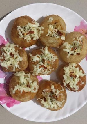 A picture of Pizza puri.