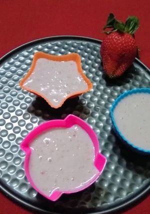 स्ट्रॉबेरी योगर्ट (strawberry yogurt recipe in hindi) रेसिपी मुख्य फोटो