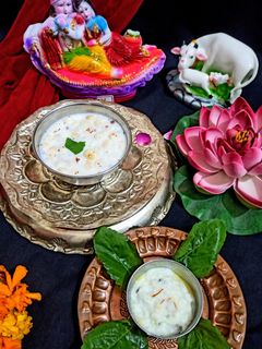 पंचामृत और मक्खन मिश्री (panchamrit aur makhan mishri recipe in Hindi) रेसिपी मुख्य फोटो