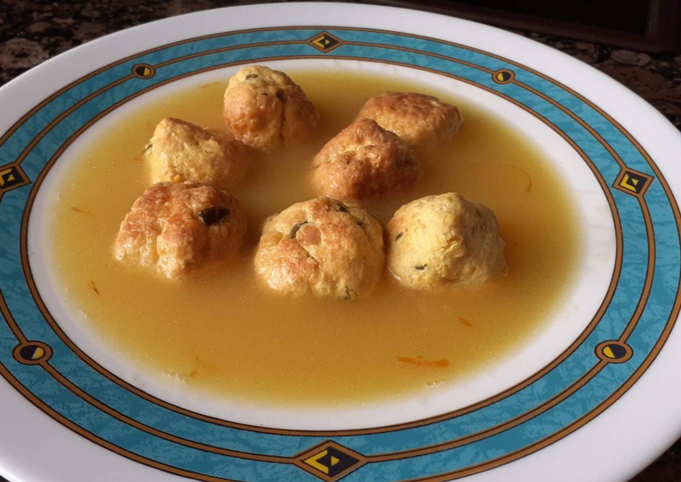 Albóndigas de pollo con caldo