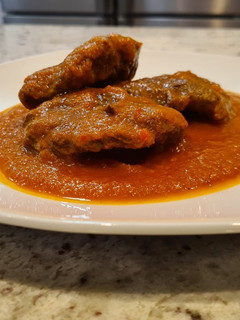 Una foto de Carrilleras ibéricas con tomate
