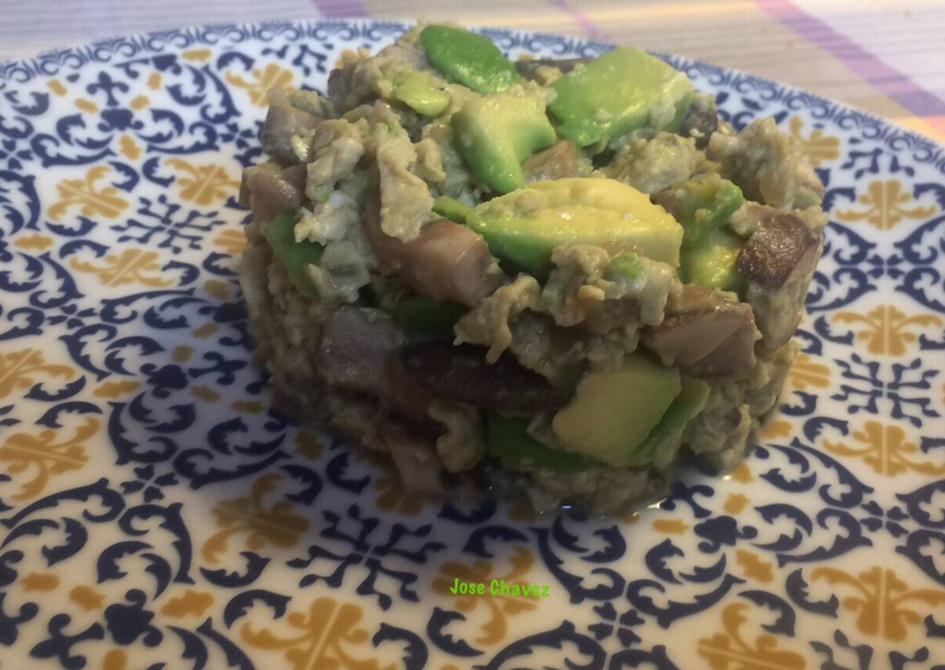 Revuelto de champiñones y aguacate