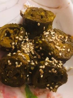 અળવી ના પાન ના પાત્રા(alvi na paan patra recipe in Gujarati) રેસીપી મુખ્ય ફોટો