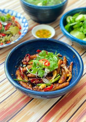 A picture of Braised Flying Fish Roe in Clay Pot.