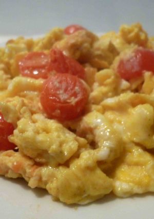 Foto resep Scramble Eggs Keju Tomat