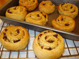 Cinnamon Whirls With Apple And Raisin