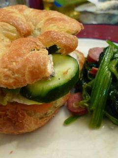 Foto resep Smoked Salmon and Cream Cheese Croissant