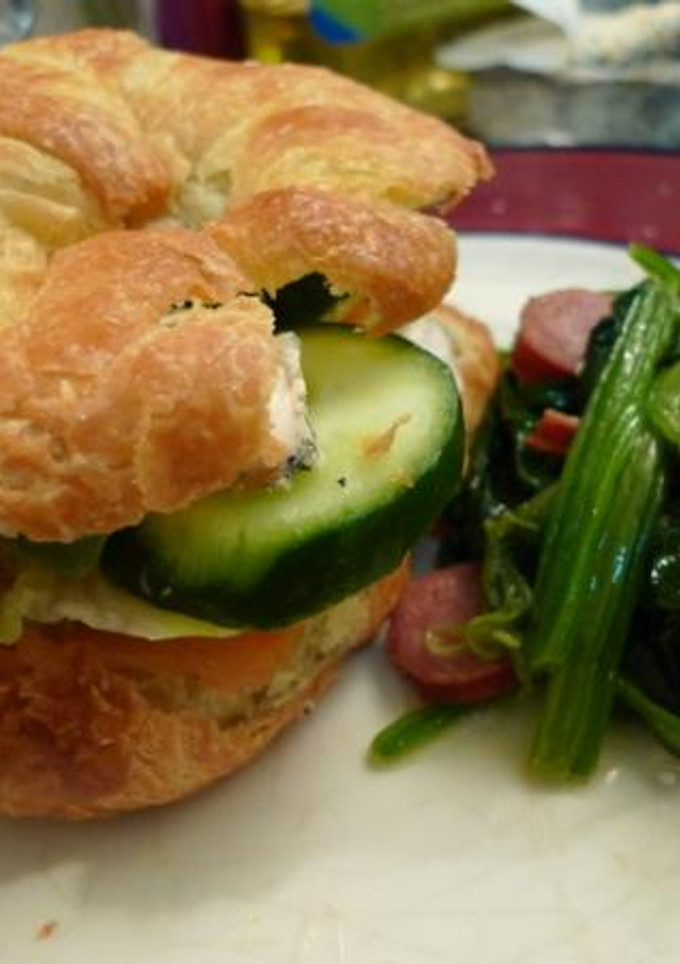 Foto resep Smoked Salmon and Cream Cheese Croissant