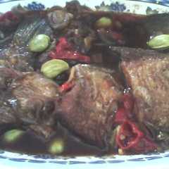 A picture of ikan sepat bumbu kecap.