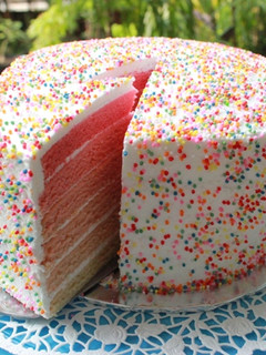 Foto resep STRAWBERRY OMBRE CAKE