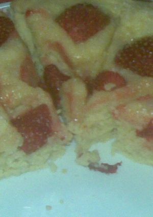 Foto resep Salt-Kissed Strawberry Cake