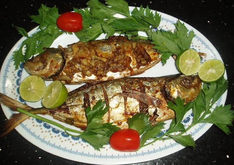 Baked Whole Fish in Garlic-Chili Sauce