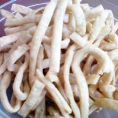 A picture of Kue bawang.