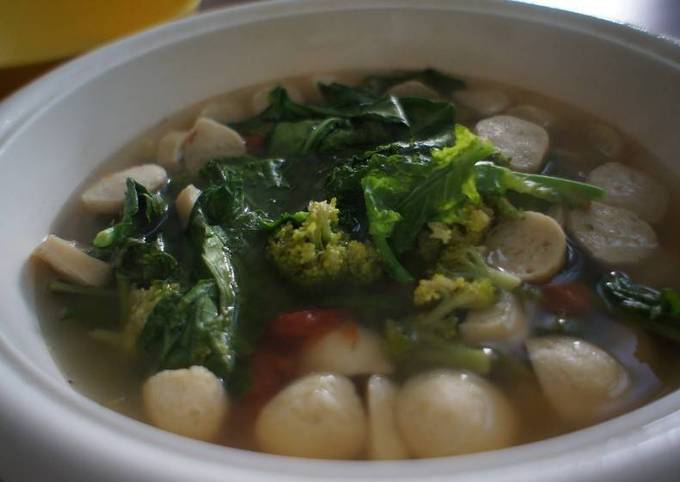 Sup Brokoli Bakso foto resep utama