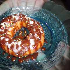 A picture of donat coklat.