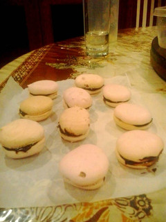 Foto resep Pink Macarons dengan Filing Dark Chocolate