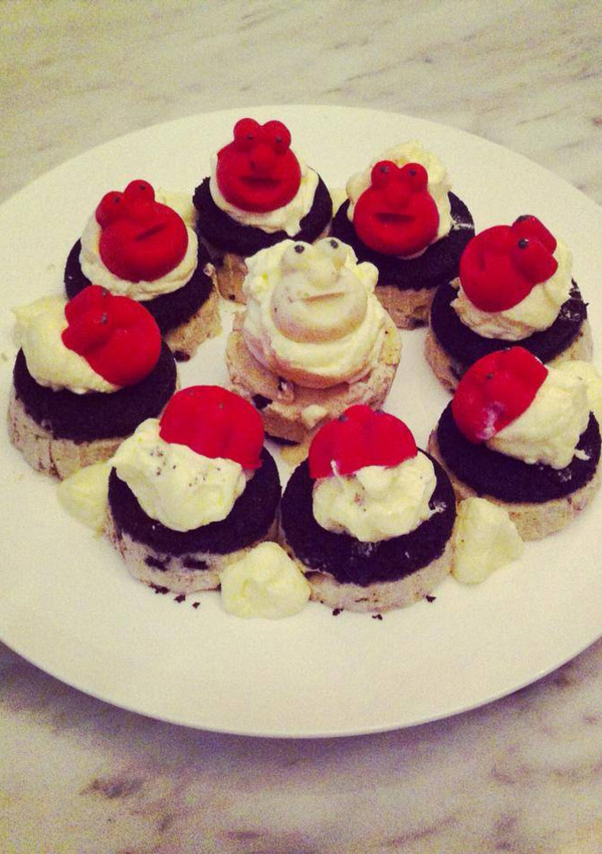 Foto resep OreoCheeseElmoRed-WhiteCupcakes