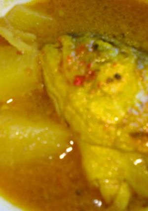 Foto resep Gulai Asam Pedas Kepala Ikan dan Nenas (Khas Pontianak)
