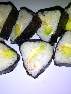 Foto resep TRIANGLE AVOCADO CHEESE SUSHI