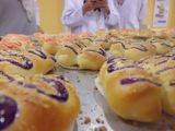 Roti manis selai berry