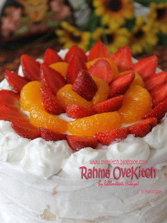 Foto resep Vanilla Fruit Cake (Orange & Strawberry)