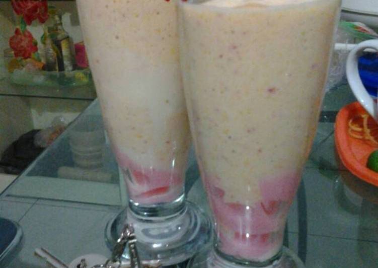Strawberry Oatmeal Smoothies w/ Pudding