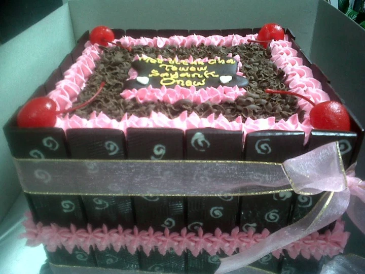 Langkah Mudah untuk Membikin Resep  choco birthday cake yang Bisa Manjain Lidah, Menggugah Selera