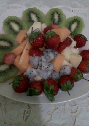 Foto resep Salad Strawbery Saus Yogurt