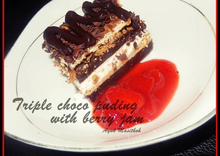 Triple Choco puding with berry jam