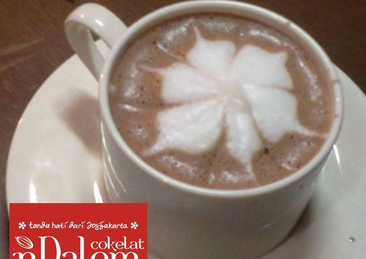 Bagaimana Menyiapkan Simple Hot Chocolate, Sempurna