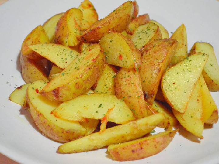 Bagaimana Menyiapkan Simple Potato Wedges yang Bisa Manjain Lidah